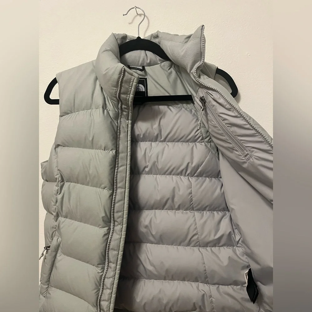 The North Face Women's 700 Goose Down Puffer Vest Gray - Picture 8 of 9